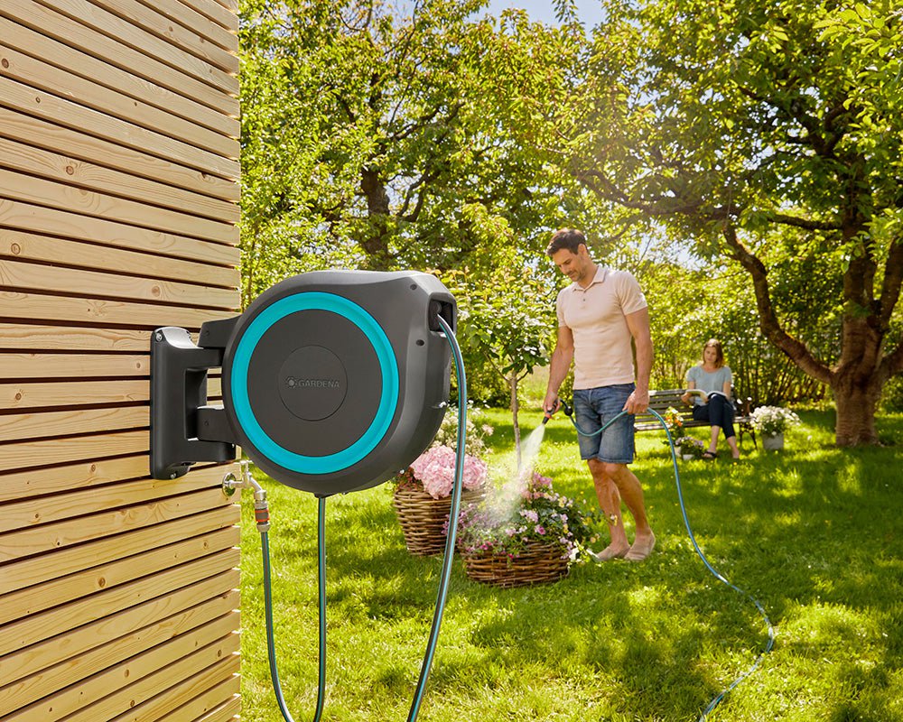 Gardena Wall-Mounted Hose Reel RollUp M/L 25m – Automatic Roll Control & Premium Hose